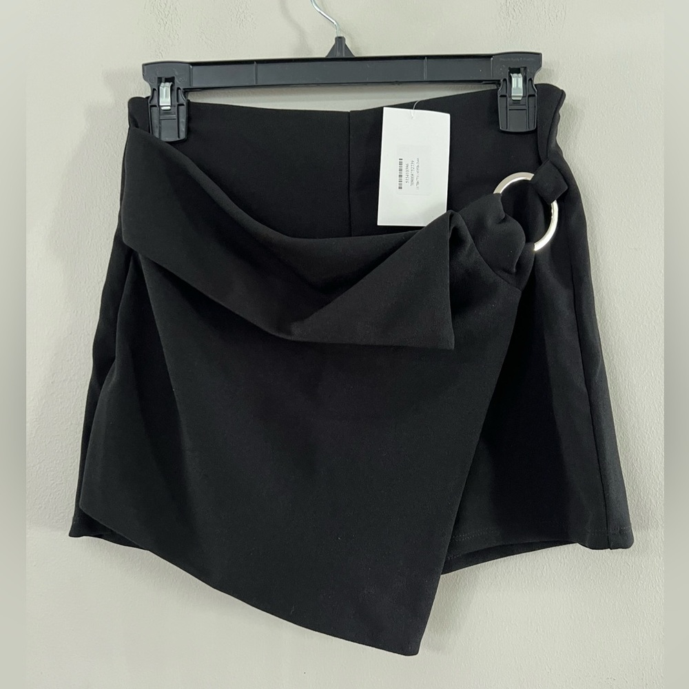 NEW BOBBI + BRICKA BLACK SKORT SIZE:3
